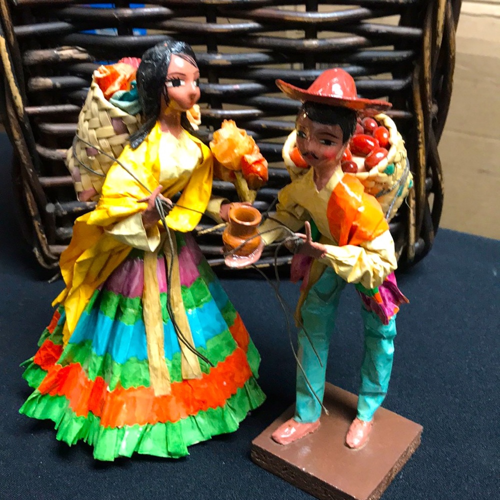 Hand Made, Hand Paint Mexican Paper Mache Couple